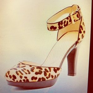 Adrienne Vittadini Ankle Strap Pump